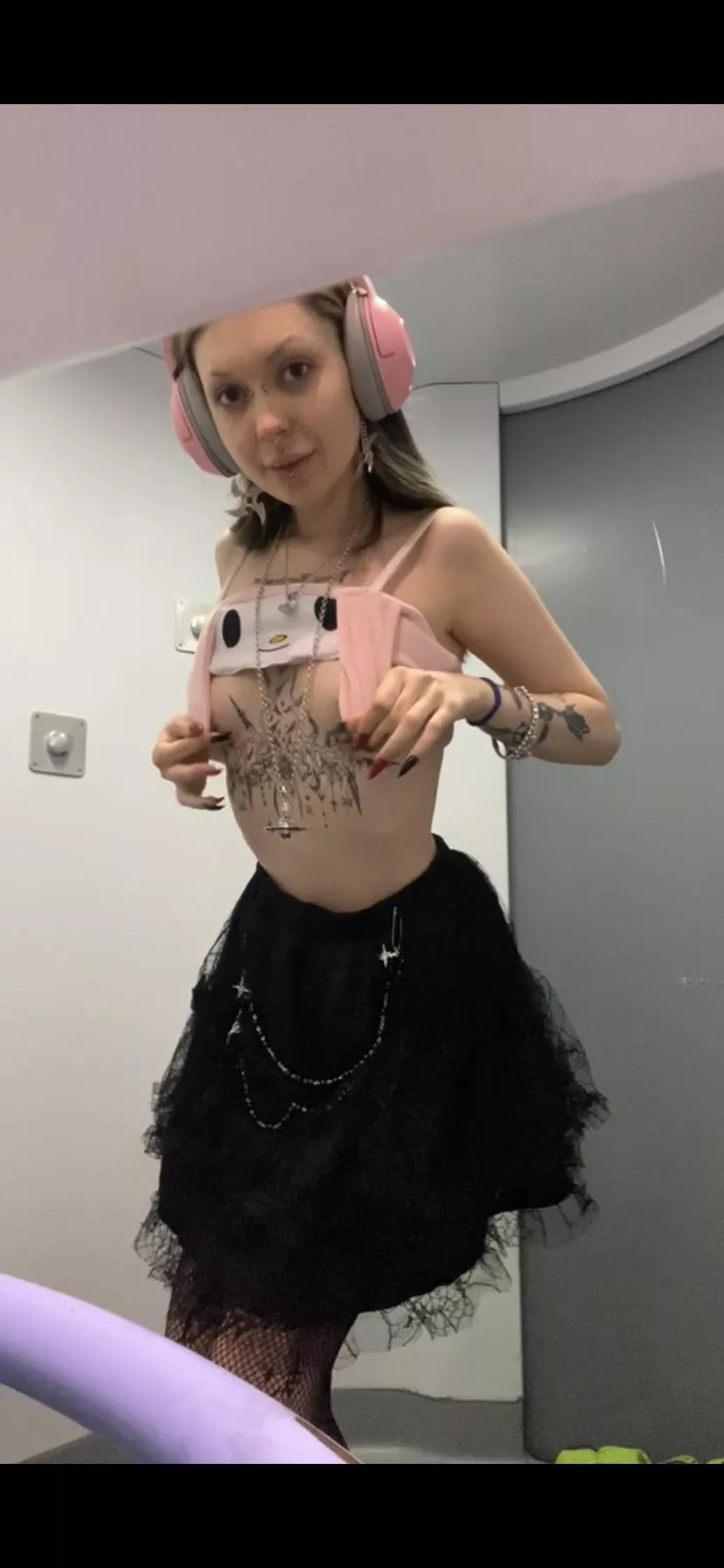 I can’t help myself but taking nudes on the train …. I can’t help myself but taking nudes on the train ….