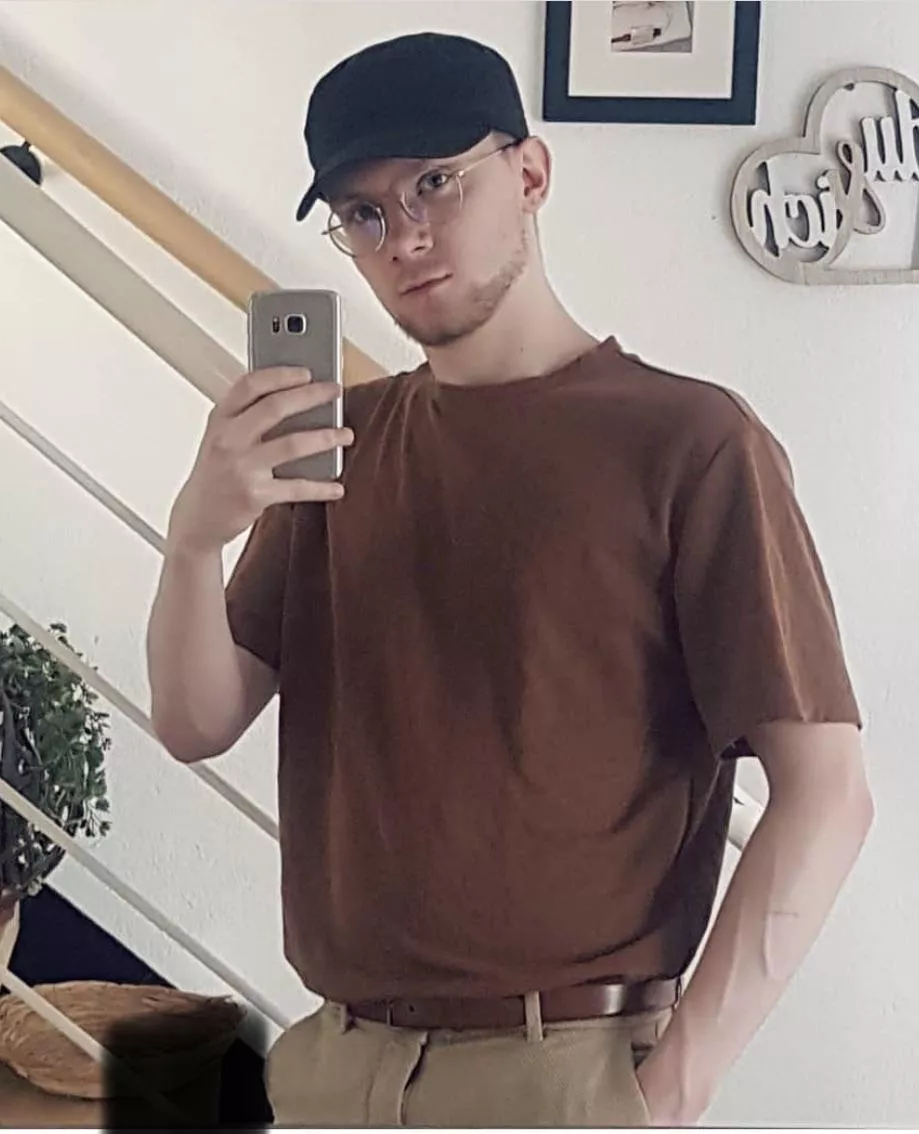 I can’t wait for summer to come. I miss the smell of sunscreen. 😵