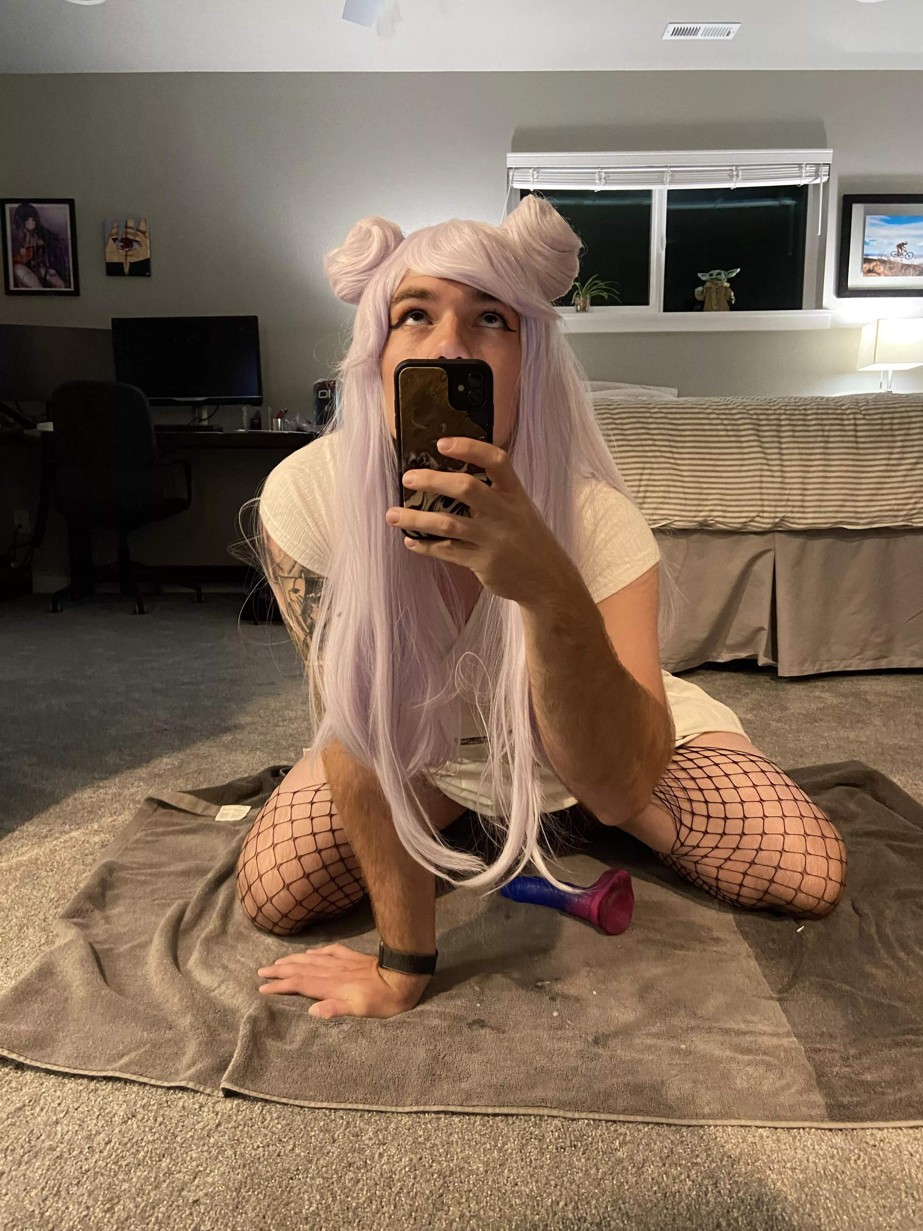 I did my makeup for the first time last night and accidentally turned myself on so much I had to play with myself for hours🙈😅