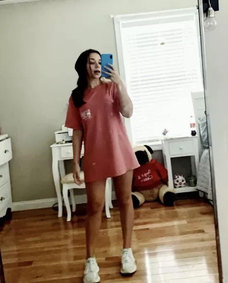 i didnβt expect baggy shirt pics to do well at all lol