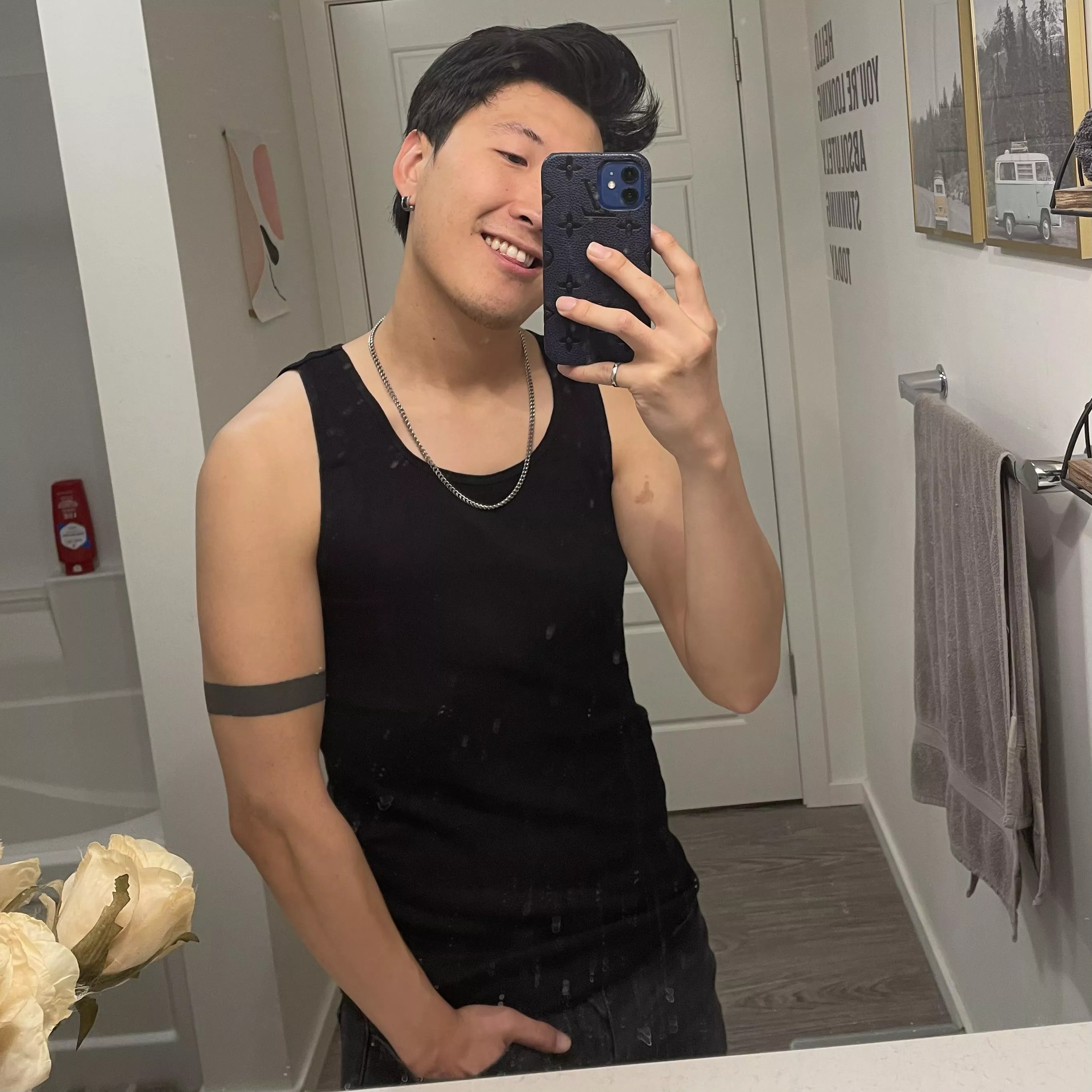 I didn’t sleep last night I feel like a vampire 🧛♂️ I didn’t sleep last night I feel like a vampire 🧛♂️