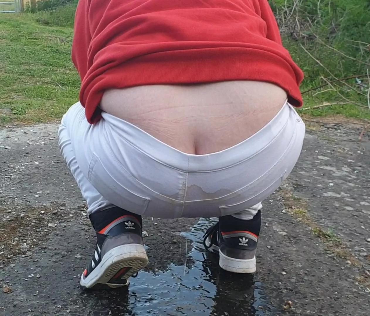 I didn't take my Jeans off to pee while out walking... ;)