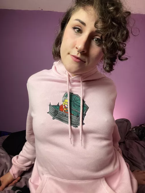 I didn’t think you’d be able to tell I was braless through this hoodie…I was wrong 🥲