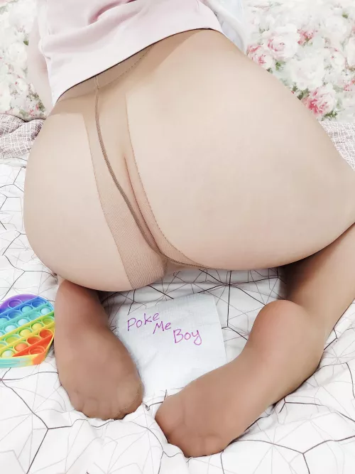 I discovered that I have nylon fetish when I put on nylons first time in my li[f]e