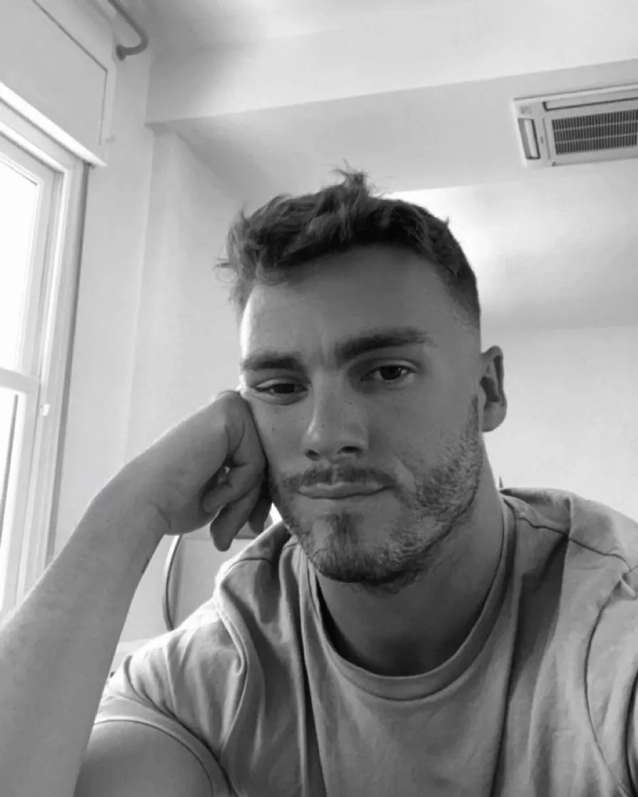 I do wear clothes (sometimes)