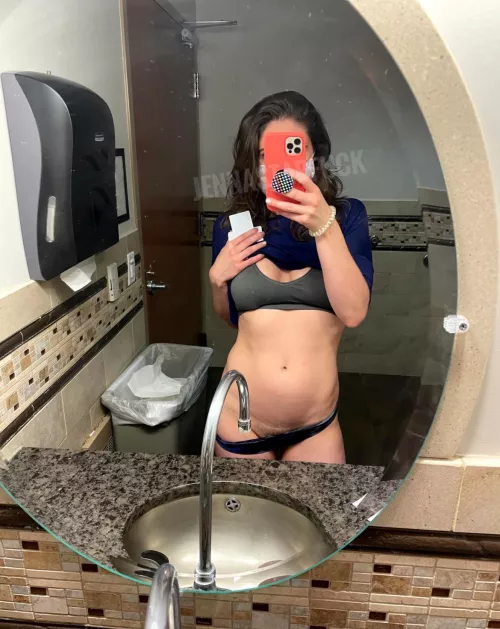 I don’t have a boyfriend to send pics too 🥺