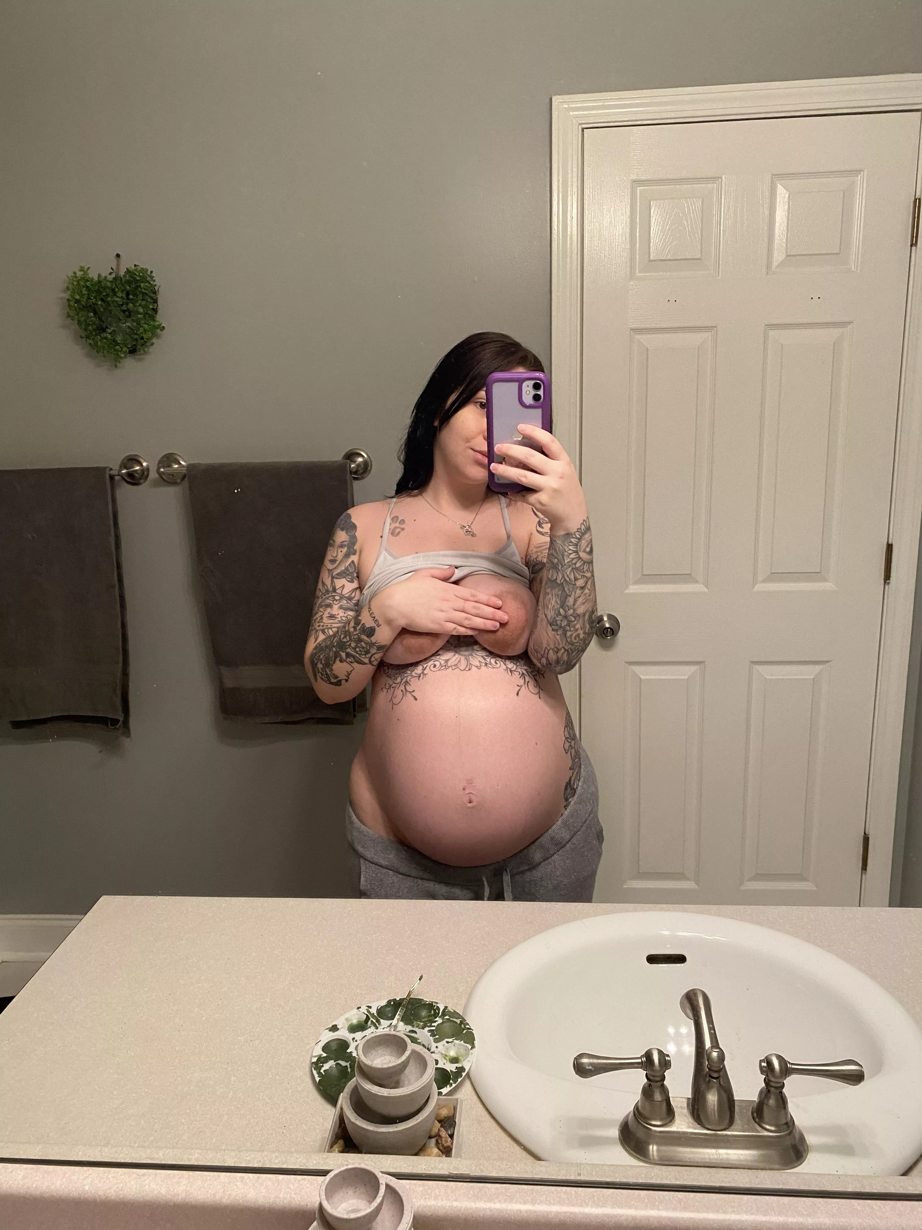 I don’t think I even need to caption this 💦🔥