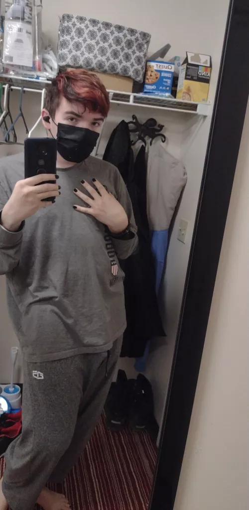 I don't think I'm that good looking, bit my nails feel pretty :)