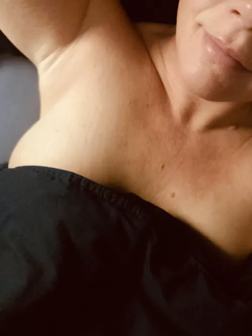 I donโt wanna get out of bed ๐ Canโt you join me instead? ๐ (f)41