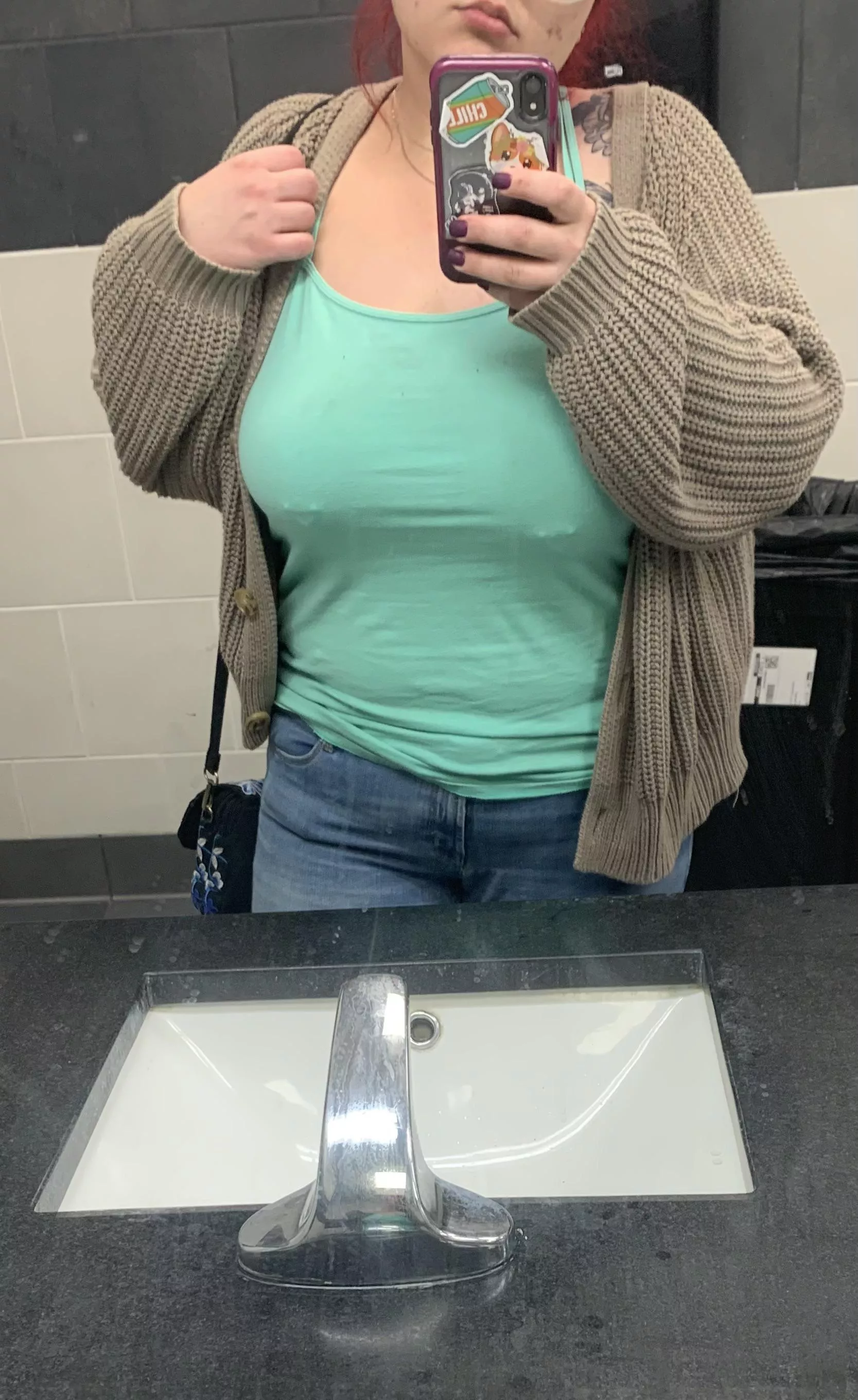 I don’t wear bras cause I enjoy the stares 🤷‍♀️