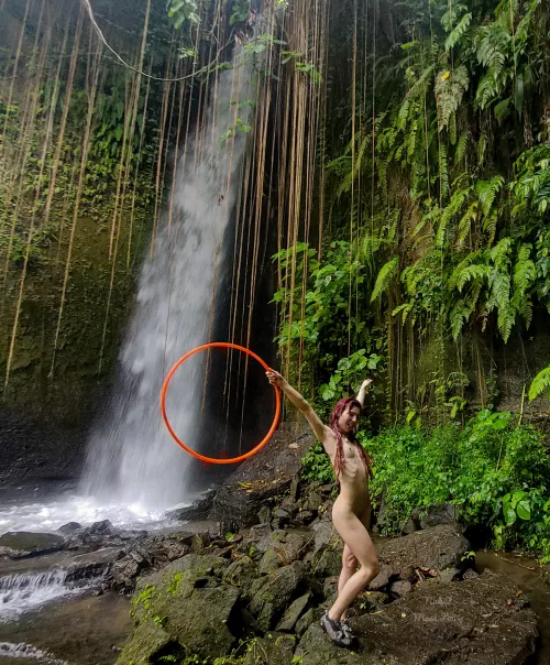 I feel euphoric anywhere next to a waterfall, especially when I get to play with my hula hoop naked!π₯°π¦
