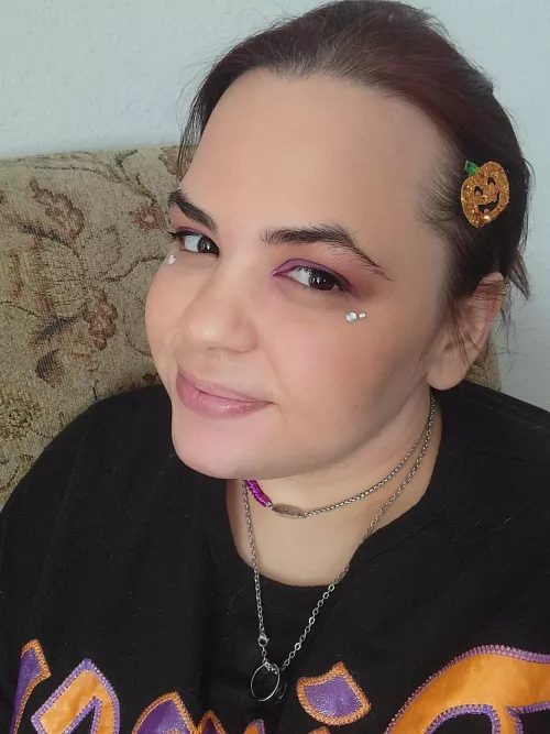 I feel good. Proud that I'm able to focus on improving my life, mental health and medical health greatly. But I'm surrounded by busy people. It's hard to be the supportive little when you want to be the one to be doted on. Looking to a future of cheri