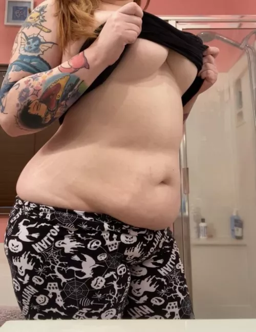 I feel like my belly would look cuter if it was bigger. Idk