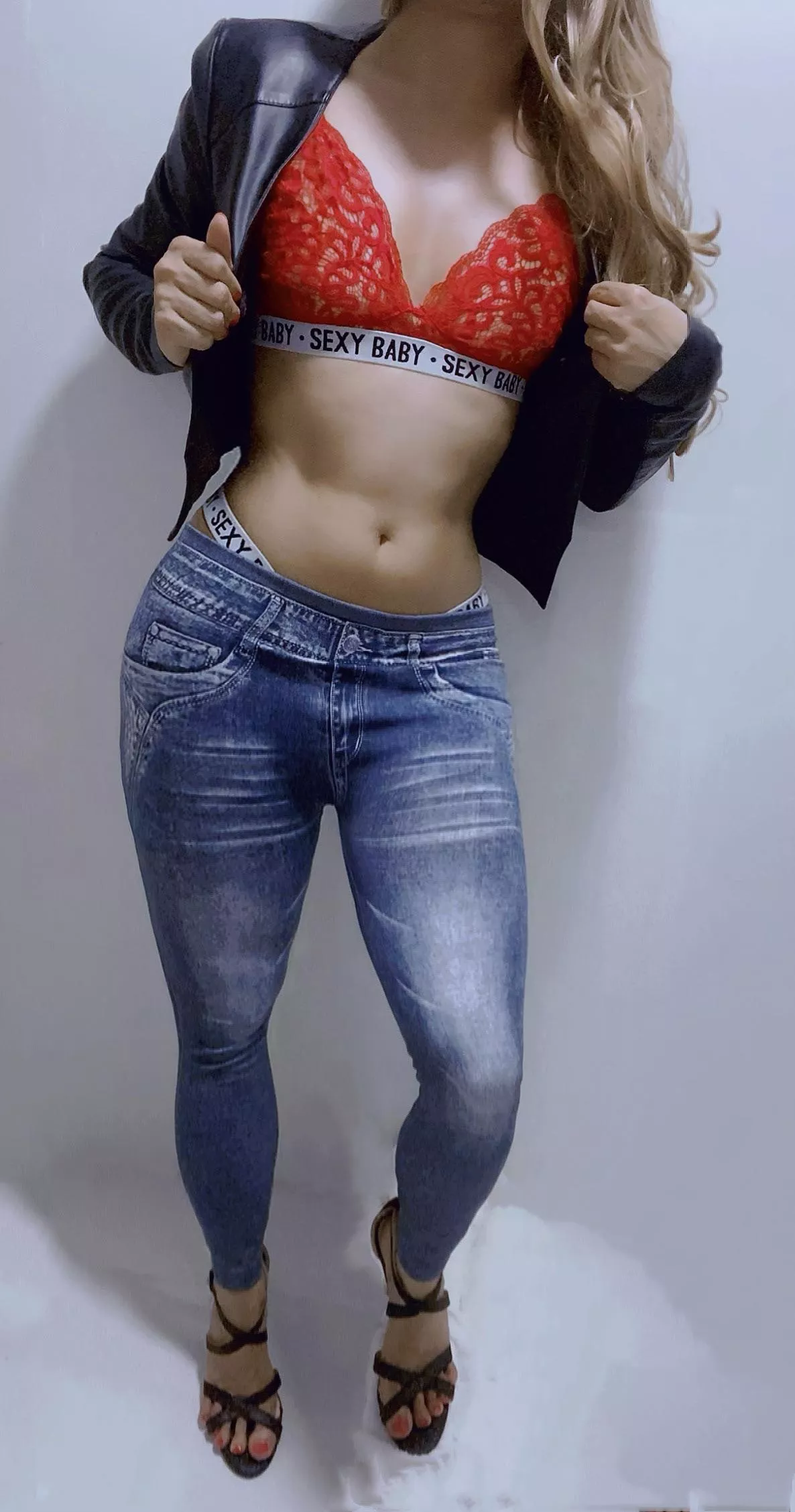 I feel so horny in leather, sweating hard 😓 👄👄😓 Can anyone take me on a long ride 🏍 for fresh air 🏍 🏜🏍 🏍 😘😘😘