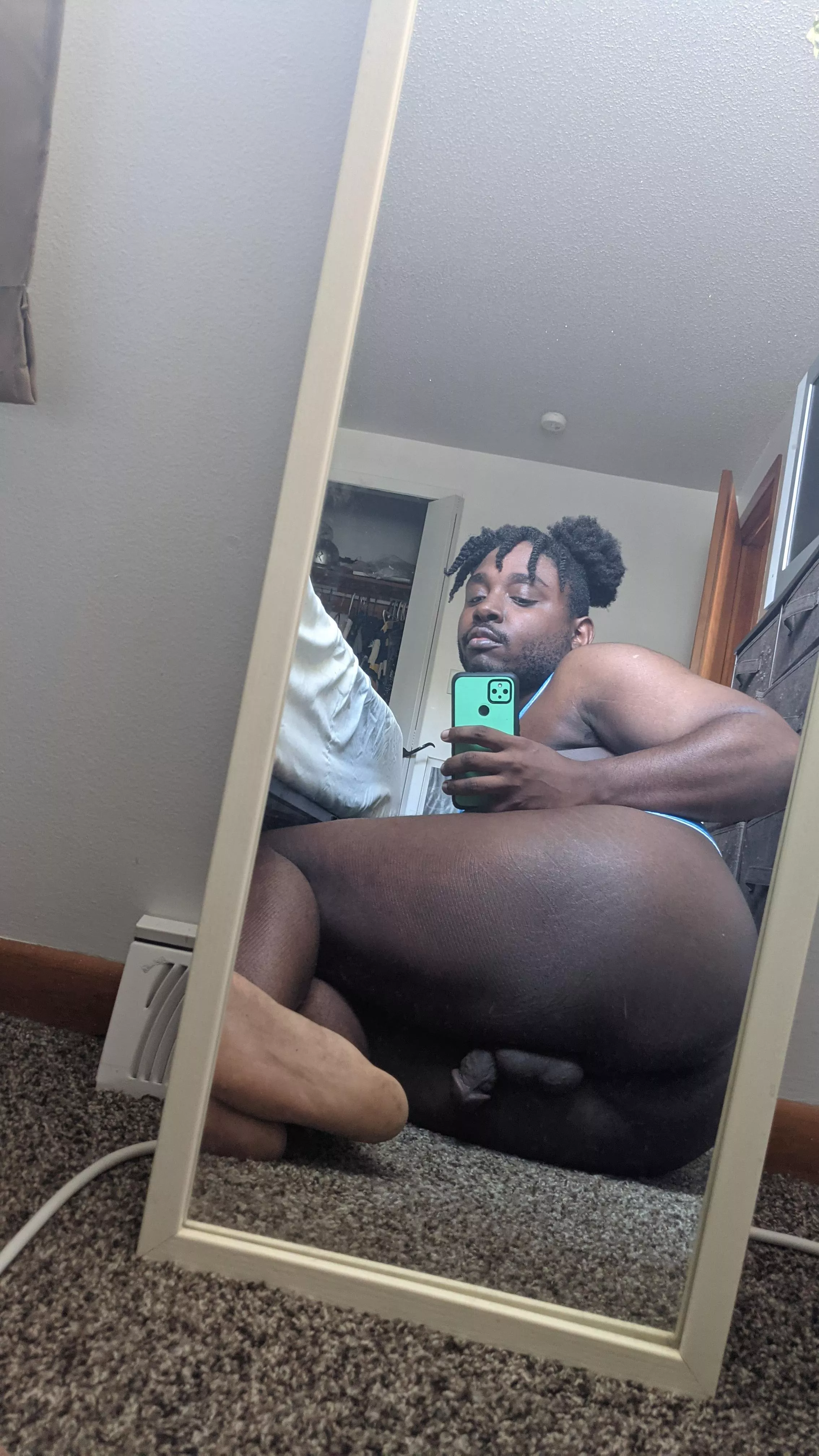 I feel so hot when I smoke I wanna take a million nudes