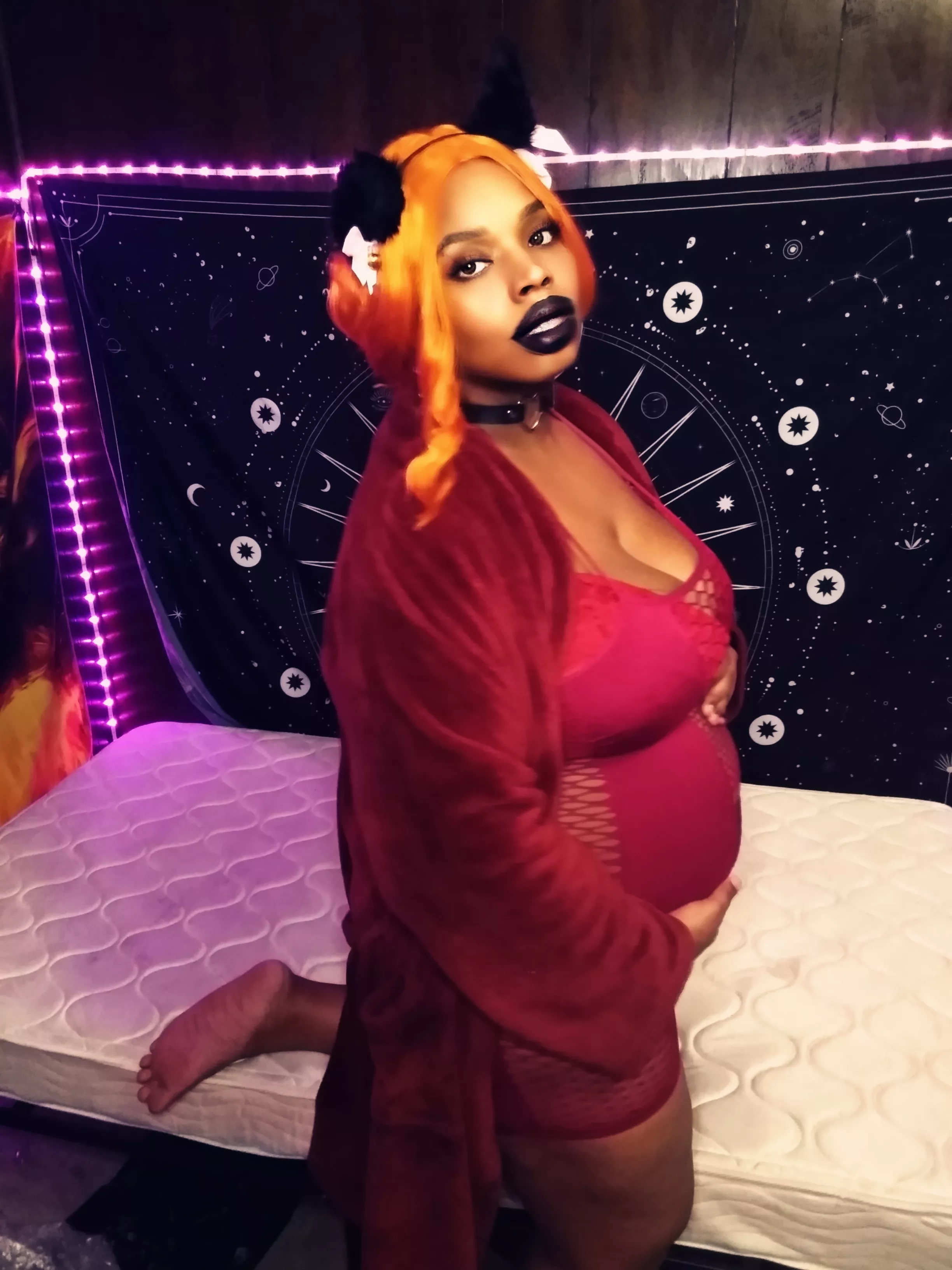 I feel so sexy with my rounded belly! 26 weeks