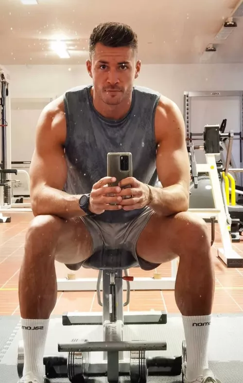 I felt cute and I decided to drop this here after workingout, never skip legday π¦΅. π³οΈβππ³οΈβππ³οΈβπ