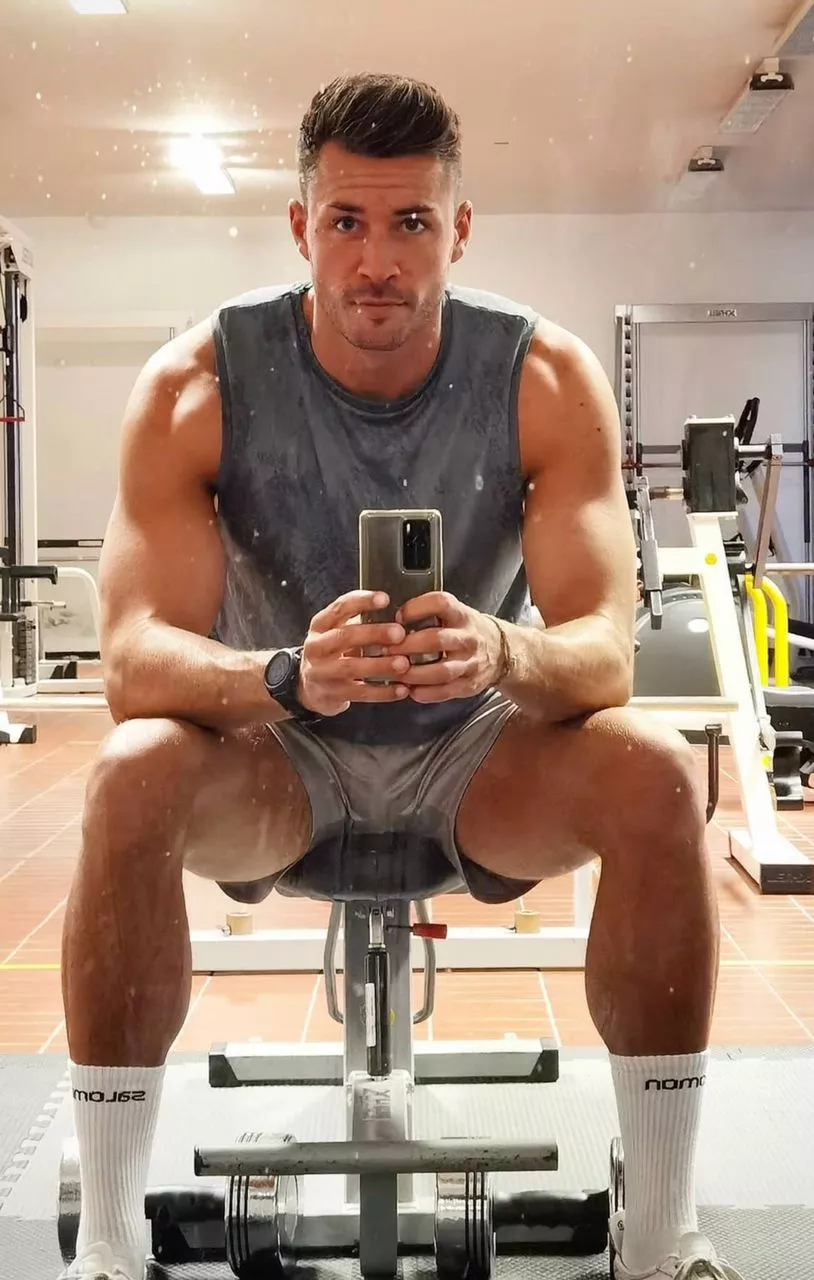 I felt cute and I decided to drop this here after workingout, never skip legday 🦵. 🏳️🌈🏳️🌈🏳️🌈 I felt cute and I decided to drop this here after workingout, never skip legday 🦵. 🏳️🌈🏳️🌈🏳️🌈