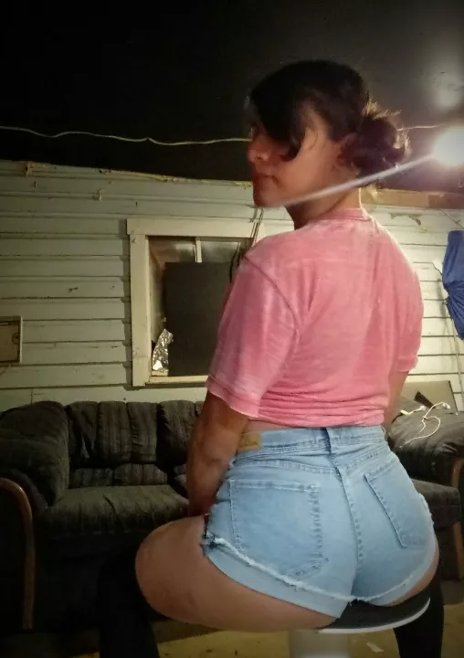 I get hit on by black guys so damn much... it's hot af how they love ass so much....