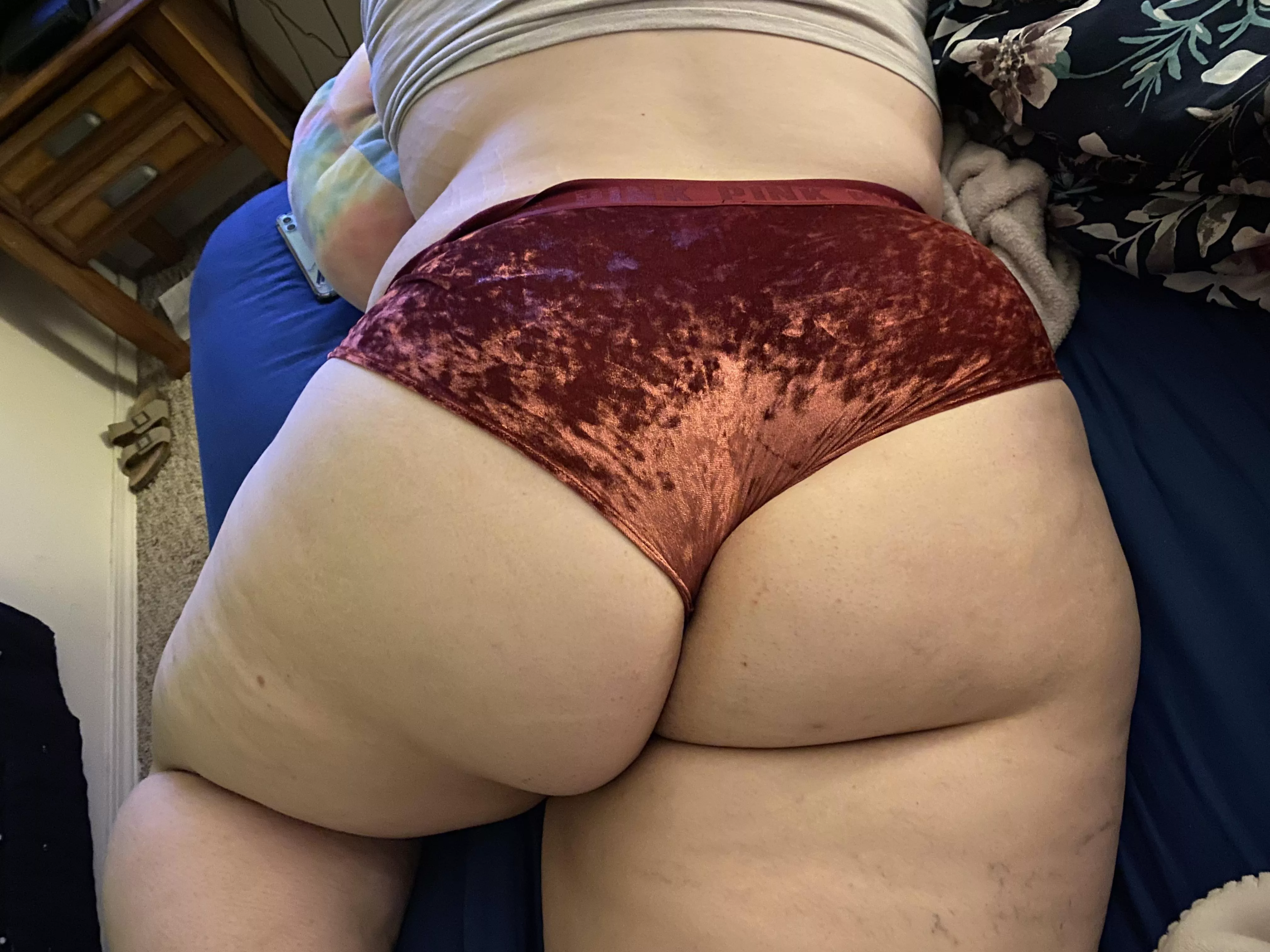 I get thicker and thicker every damn day 🍑😍😘