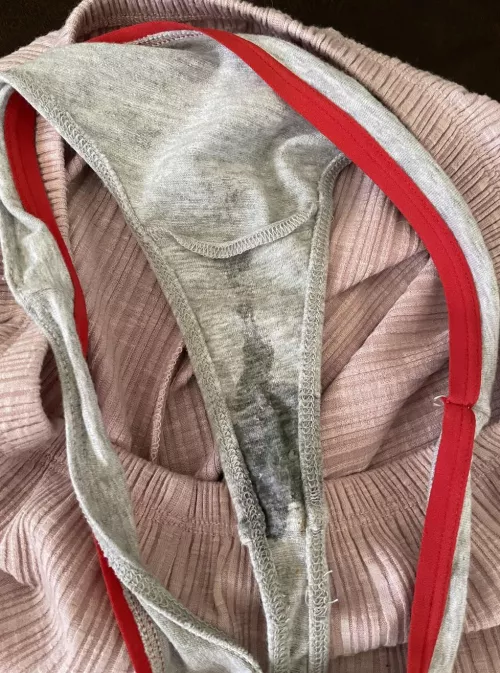 I got fucked last night and my pussy is still leaking cum π¦