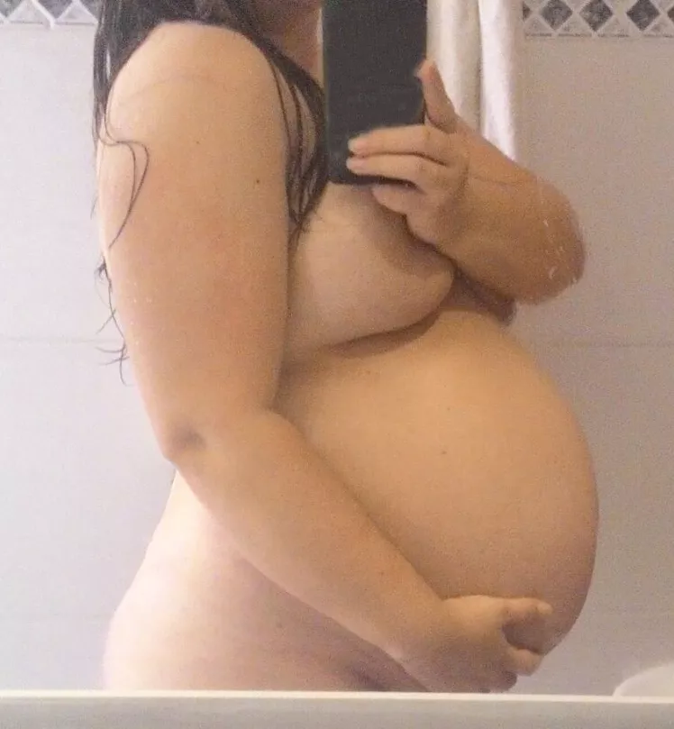 I got huge in that time! I miss my big belly! Now now all that's left is the huge boobs full of milk!