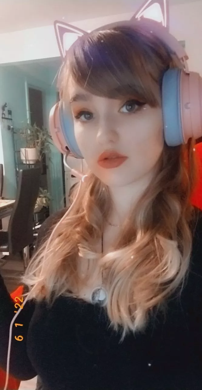 I got kitty ears !!!