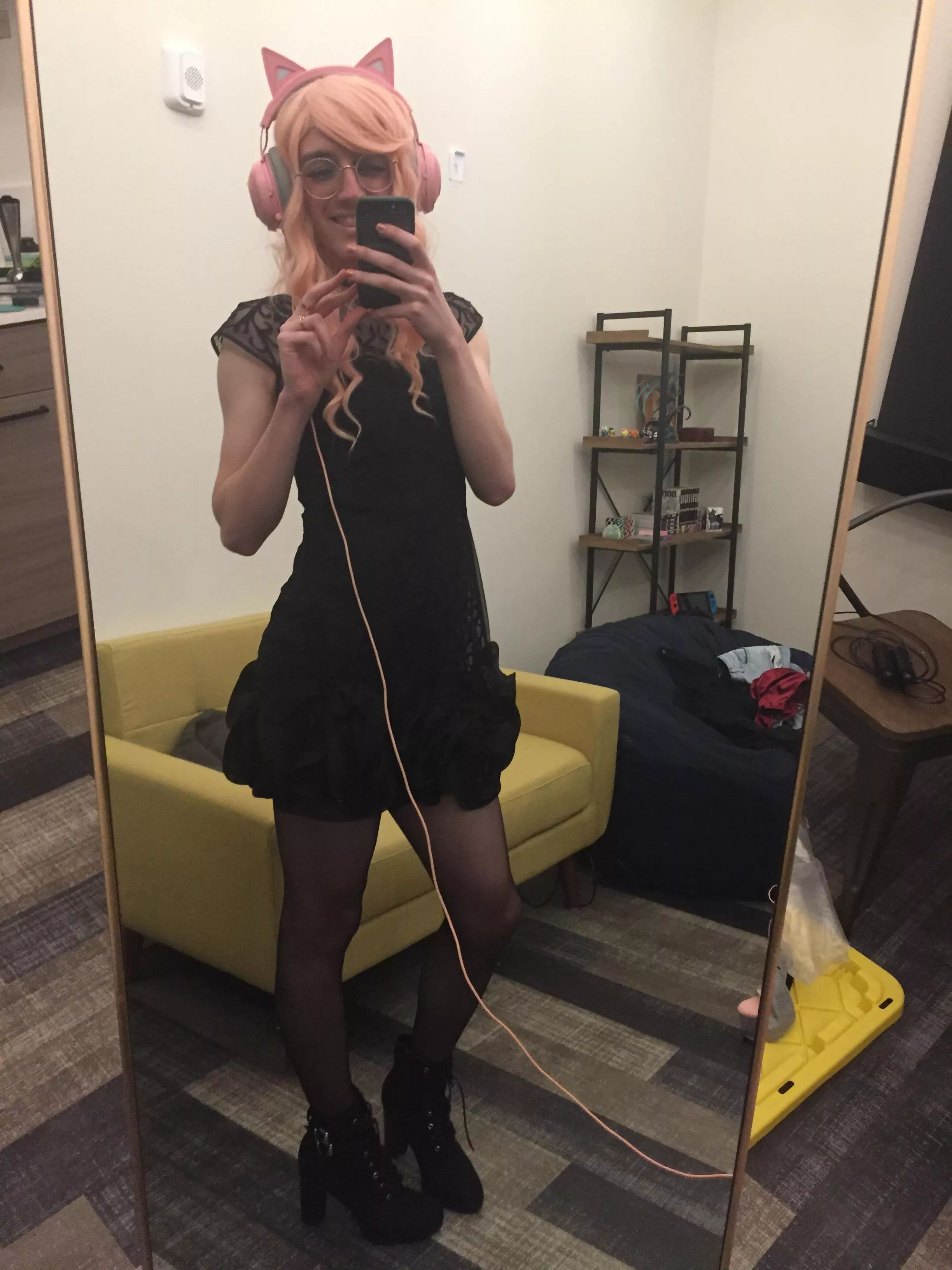 I got my first fancy dress and I feel so pretty <3