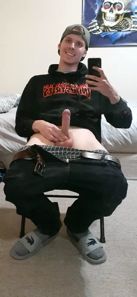 I had a fear of showing my face in nudes for so long, afraid I would be called out. But once I did it, it felt so freeing. Everyone gets horny, every man has a penis, why should I be ashamed to show mine?