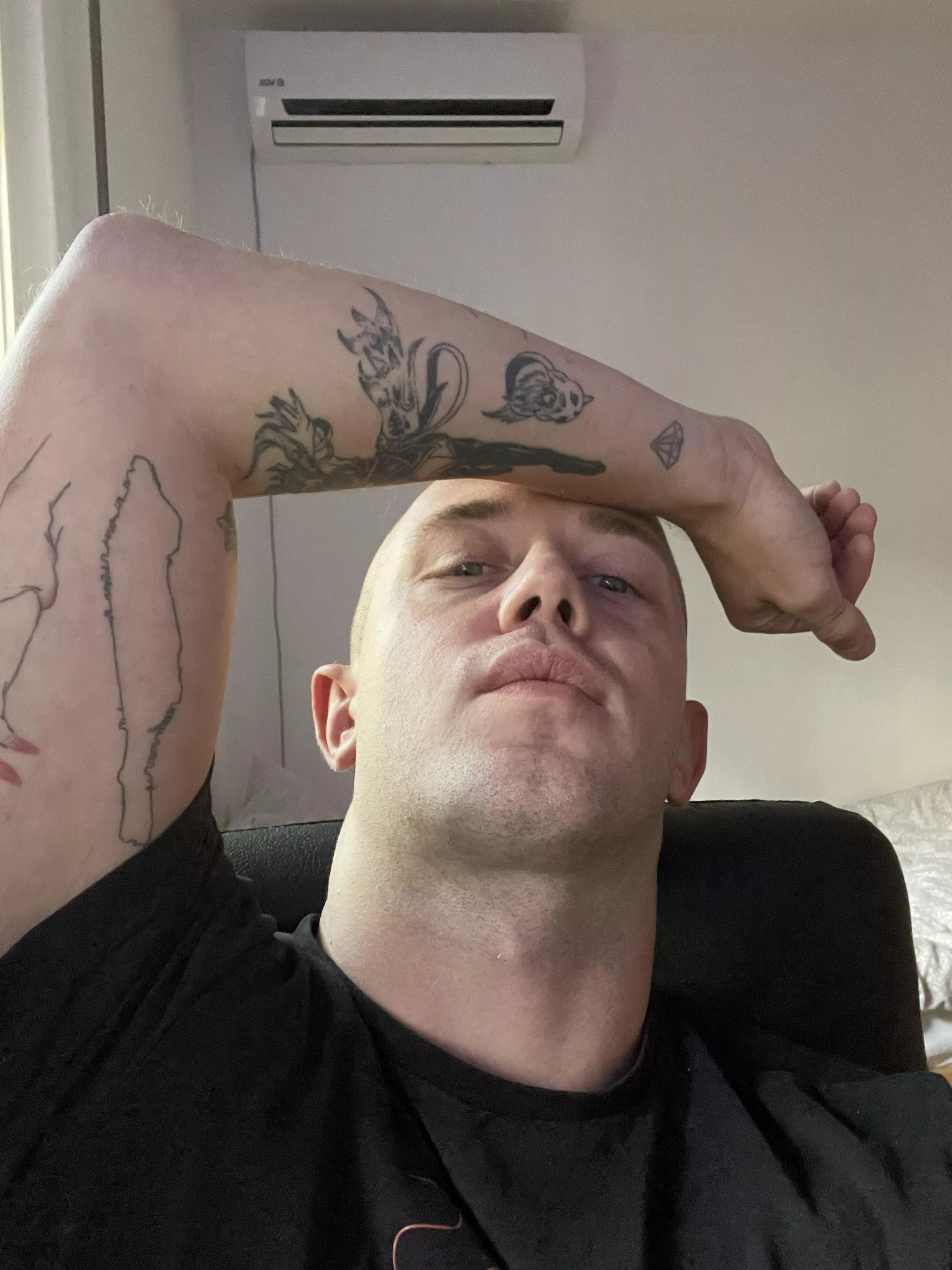i happen to think i'm a lot of fun, but i also have this nsfw, explicit, uncensored side of me that i love to explore - and it would be dope if you would care to join me along the way š½ i happen to think i'm a lot of fun, but i also have this nsfw, explicit, uncensored side of me that i love to explore - and it would be dope if you would care to join me along the way š½