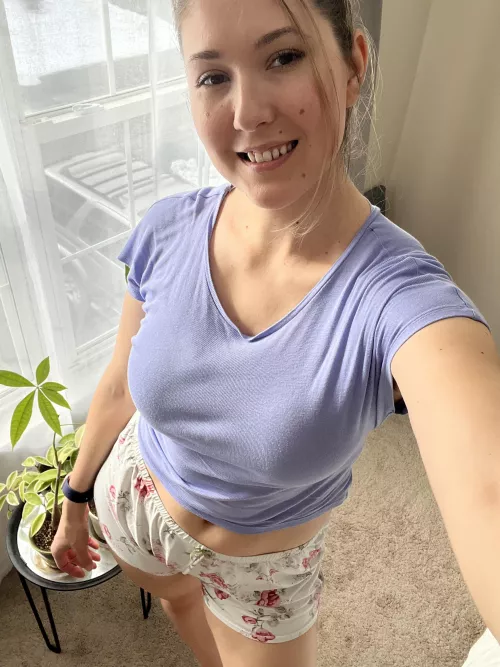 I hate wearing long pants and shirts around the house, even when it’s [f]reezing!