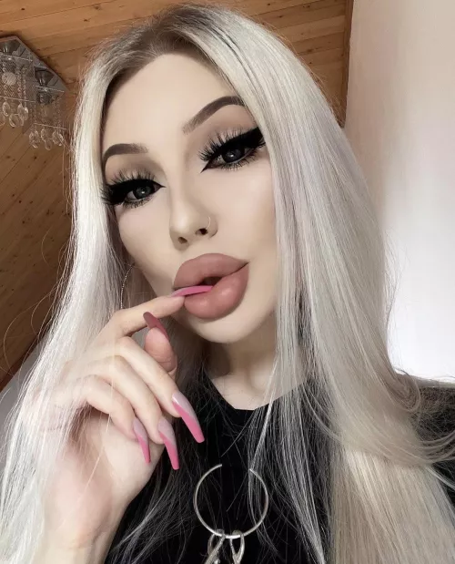 I have a doll face and evil heartπ