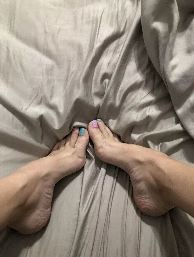 I have a hangover. Can someone cum rub my feet for me?🥰