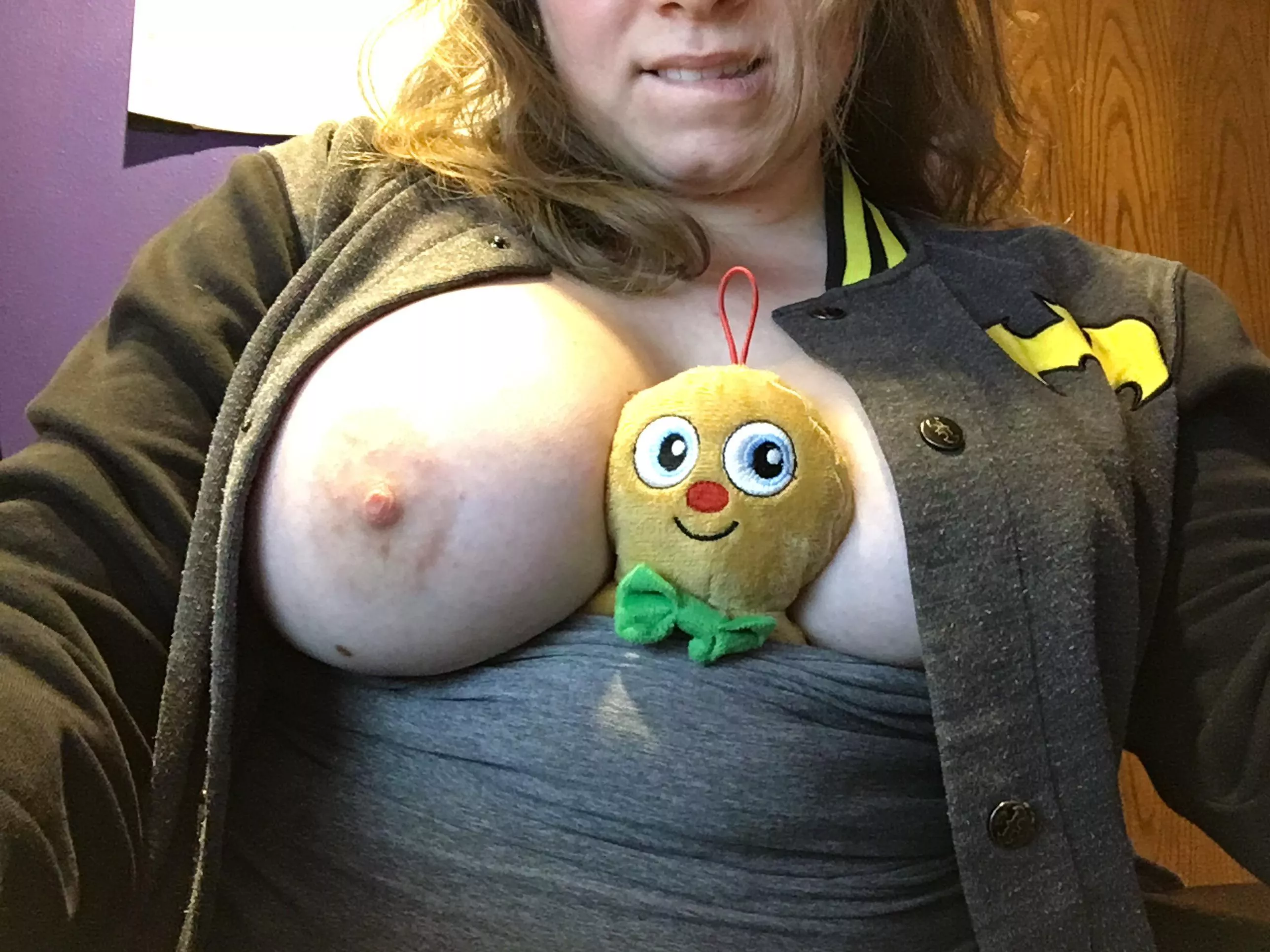 I have an assistant today 👀😜😈💋