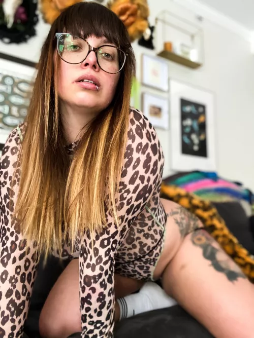 I have glasses [F39]