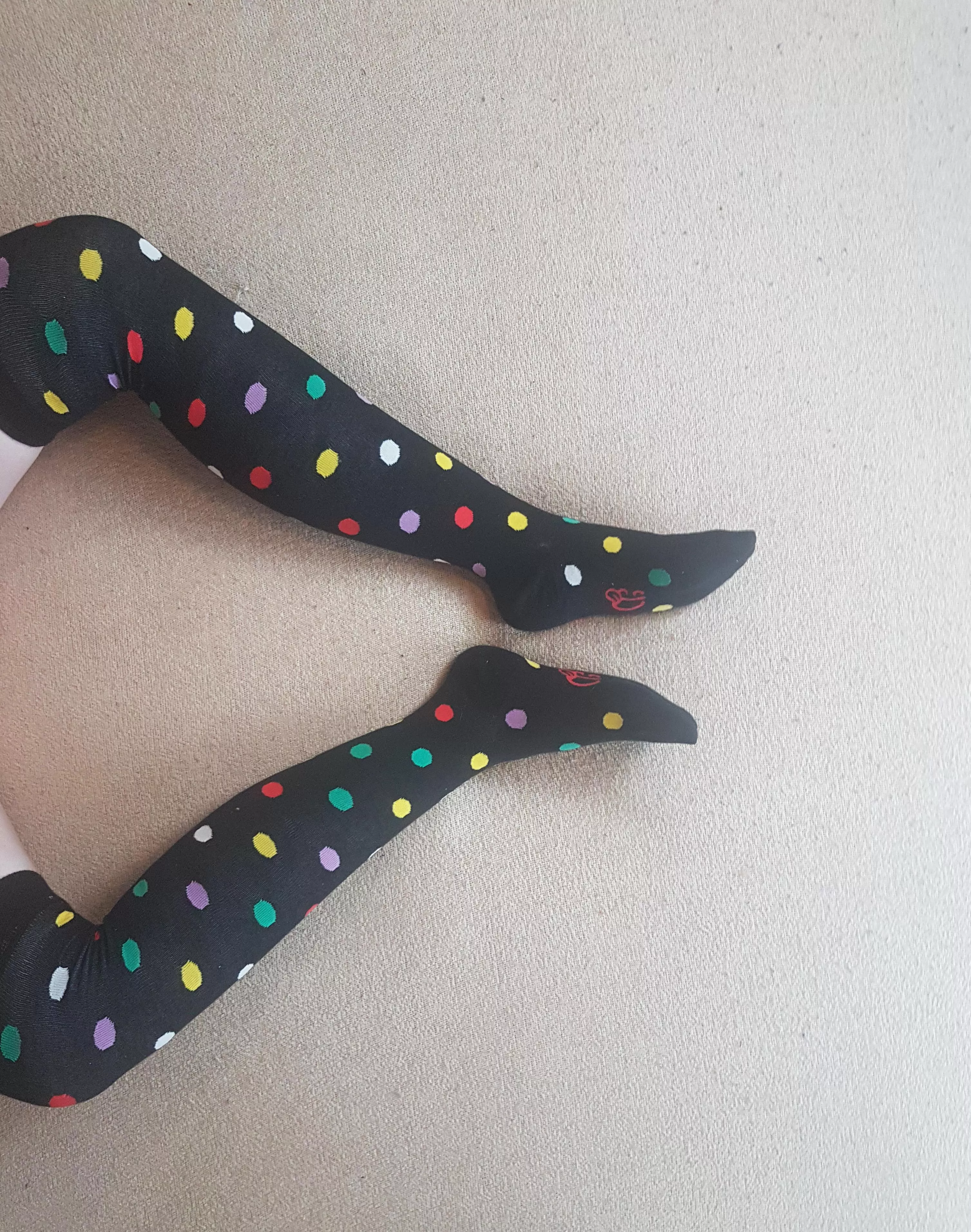 i have maybe one little issue with this pic. it could've shown a bit more of my thighs, isn't that true? ;)