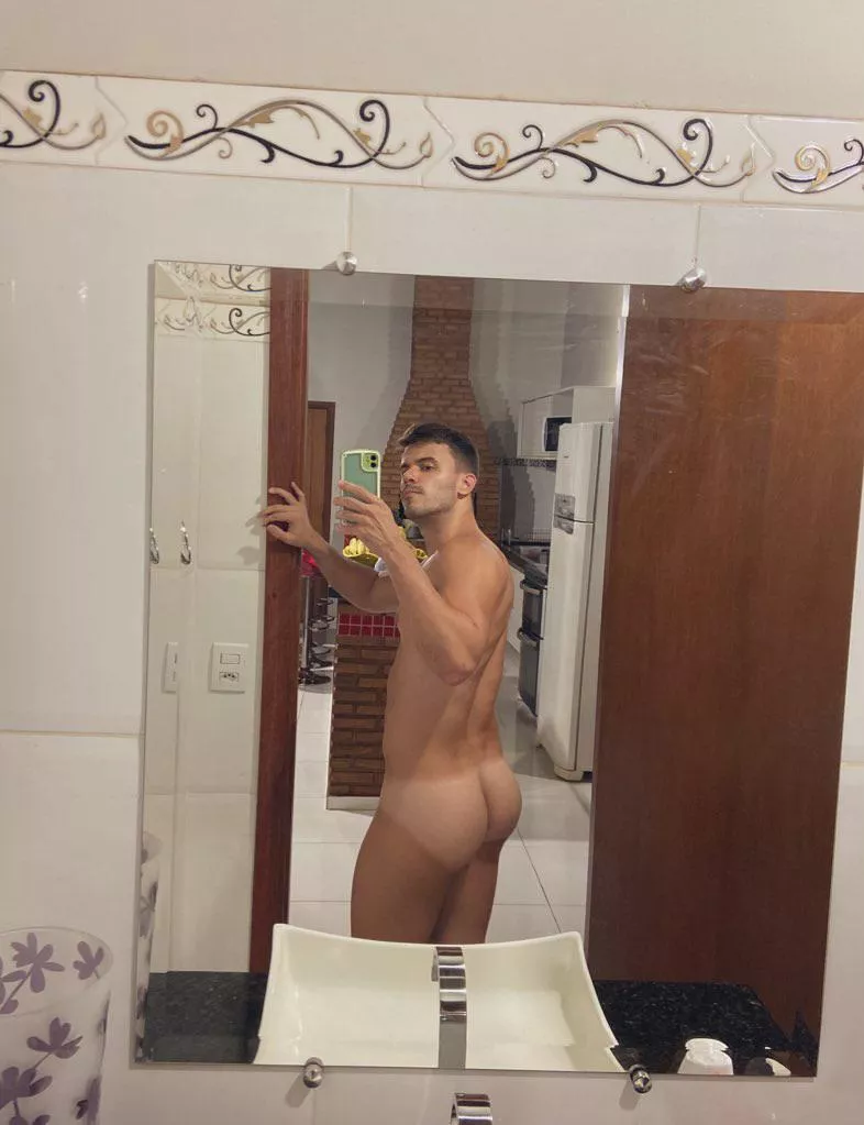 I have to clean this mirror. Someone to help me?