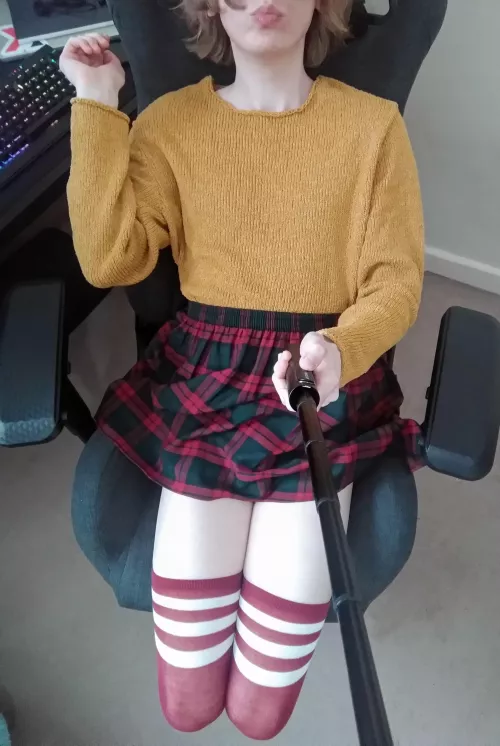 I haven't been around in ages and this is just an excuse to say hi! MWAH 💋