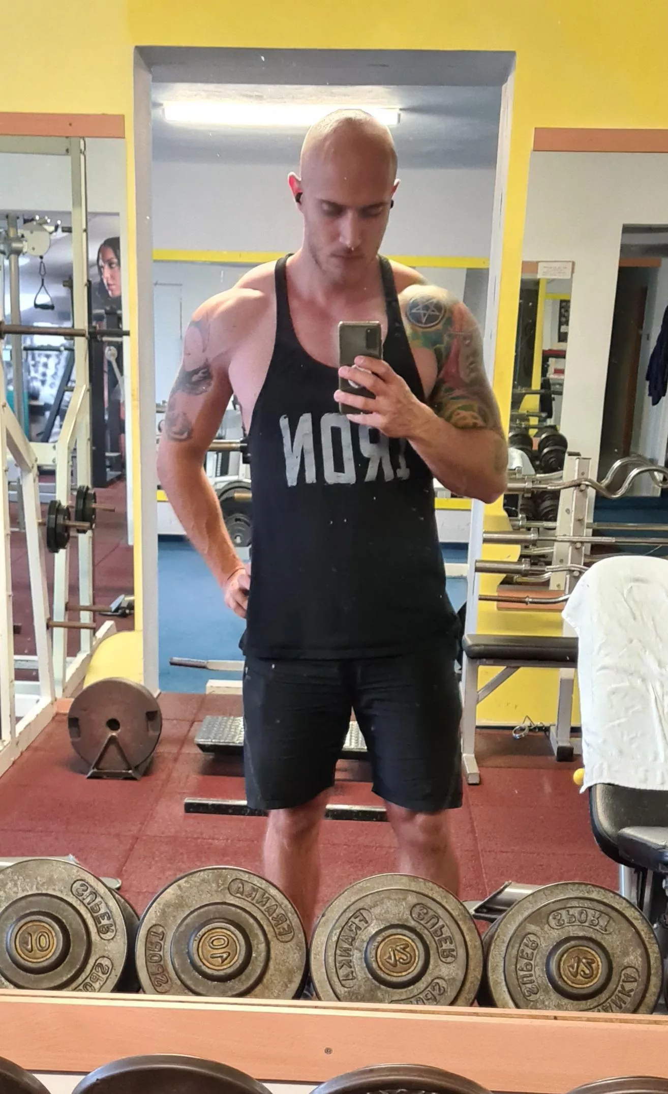 I hit pecs, shoulders and triceps today. What about you? I hit pecs, shoulders and triceps today. What about you?