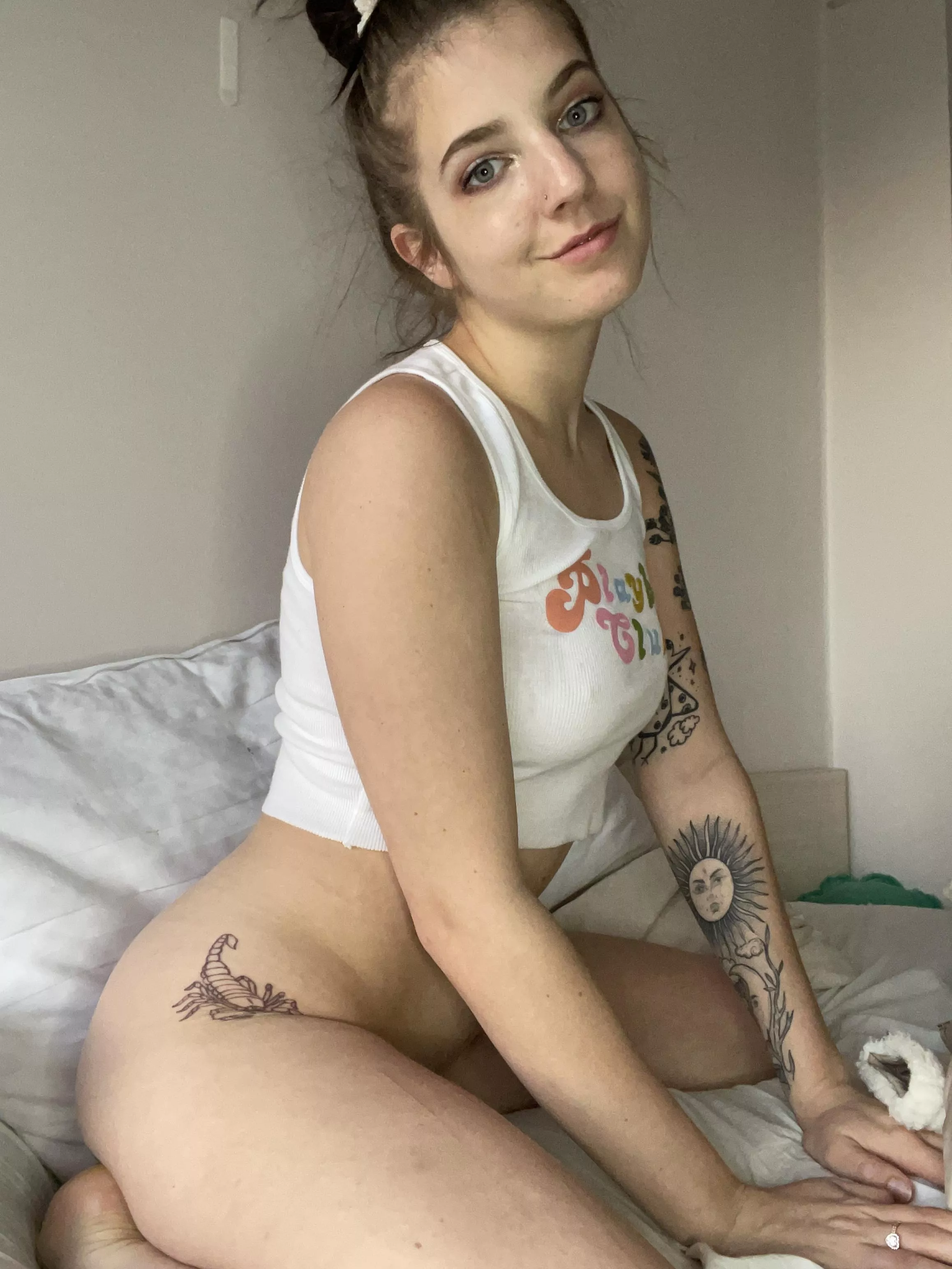 I hope at least one guy would like take off my shirt 🥰🥰