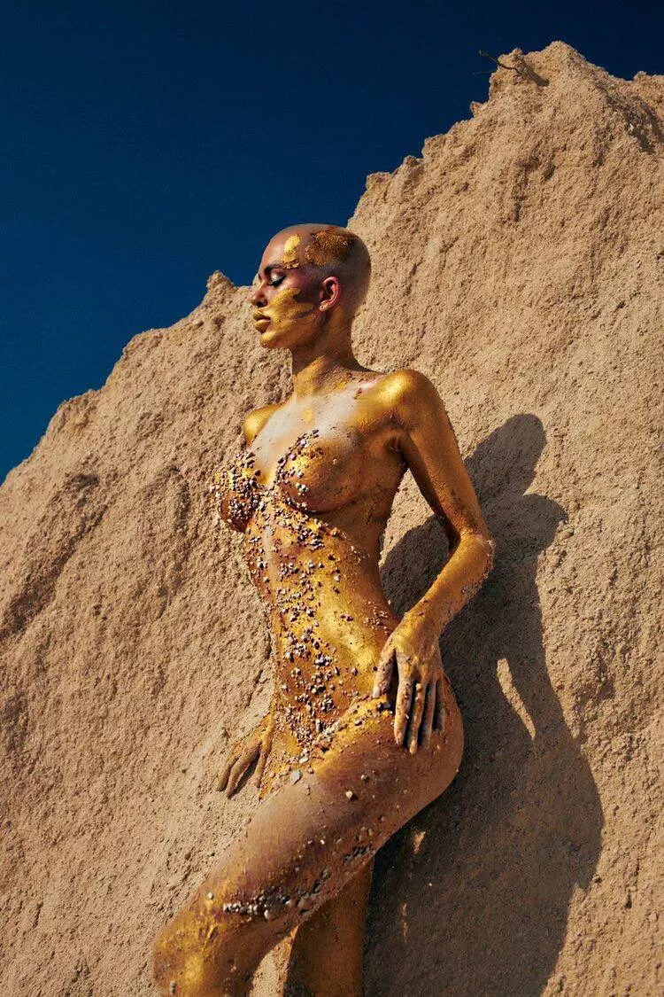 I hope my smile brightens your day. (20F)