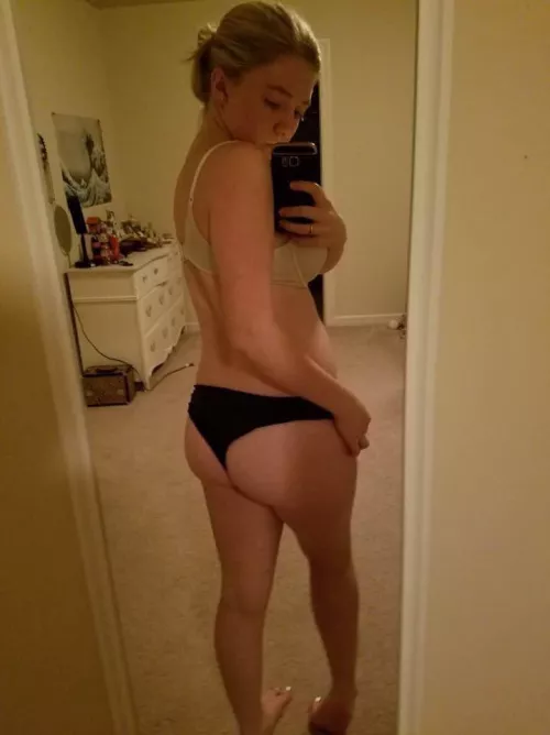 I hope smaller girls can turn you on also 😇