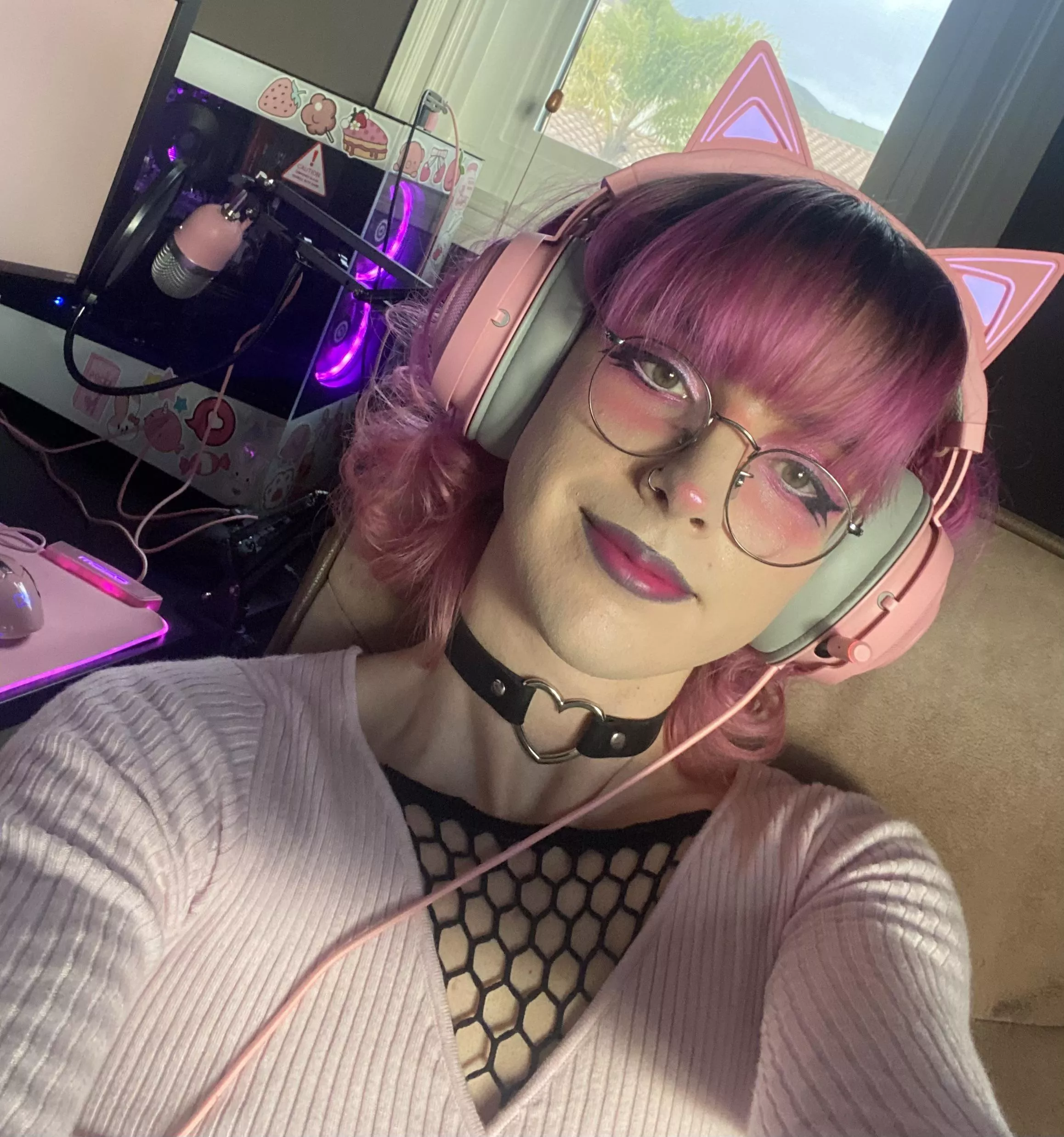 I hope you all like pink gamer femboys! 💕