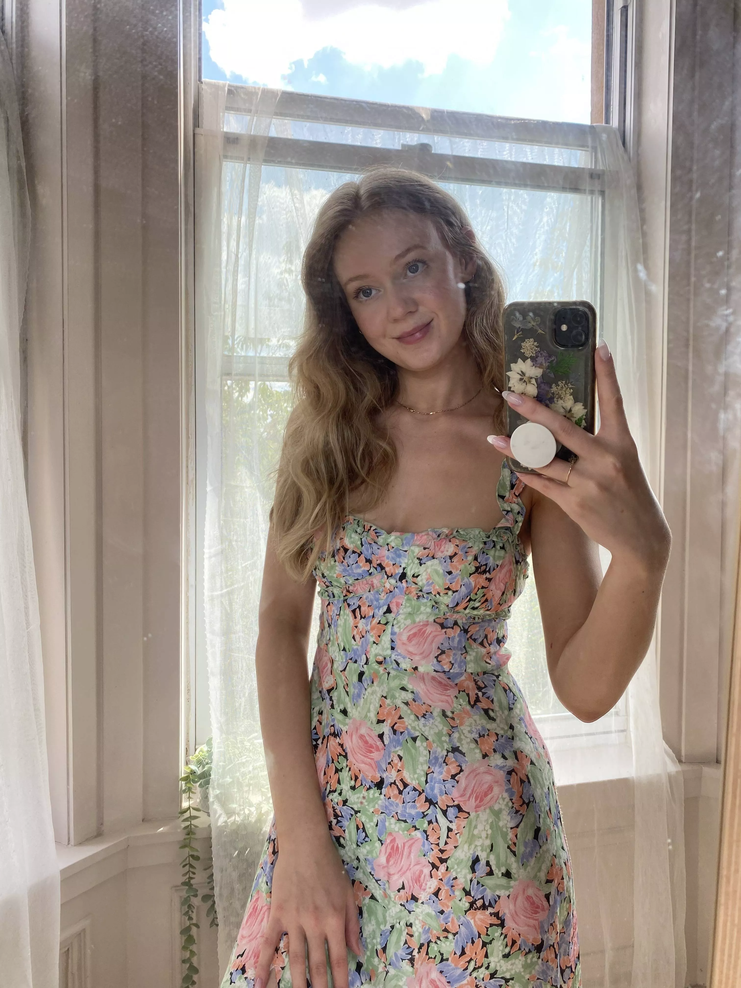 I hope you appreciate this simple selfie! 🥰 [F]