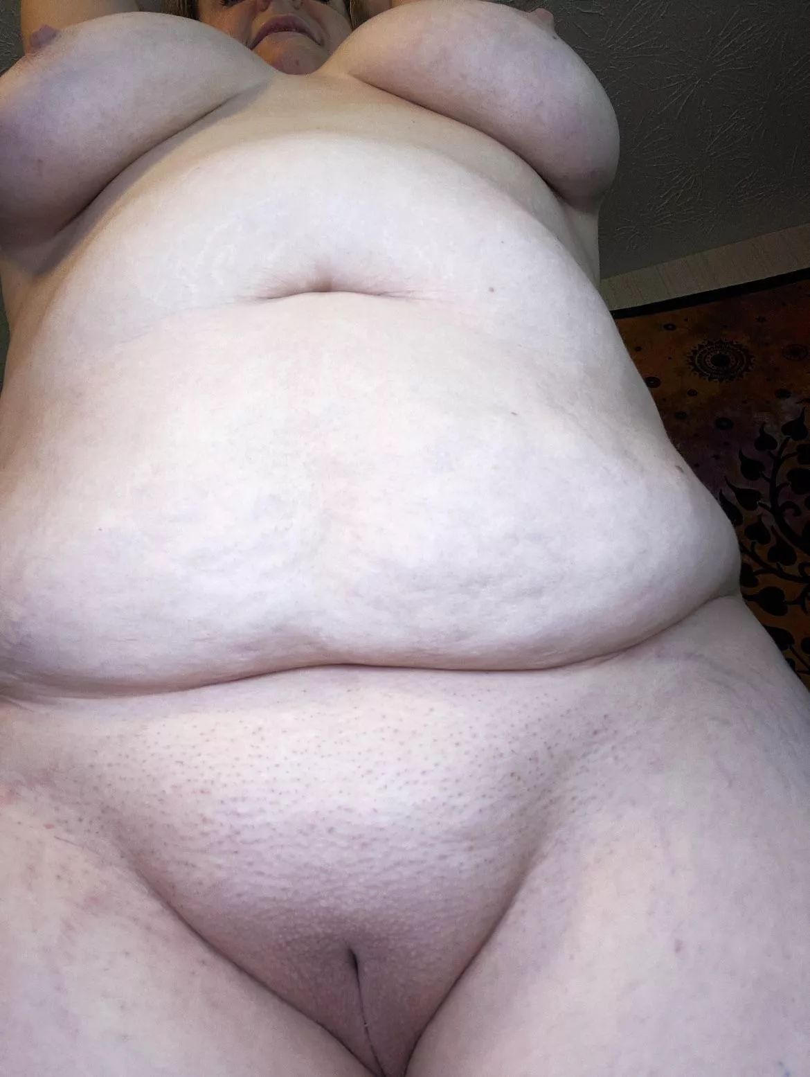 I hope you don’t mind a soft chubby belly 😘 I hope you don’t mind a soft chubby belly 😘