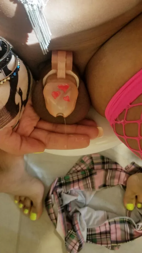 I hope you enjoy seeing my pink caged clitty dripping in a public bathroom 😍