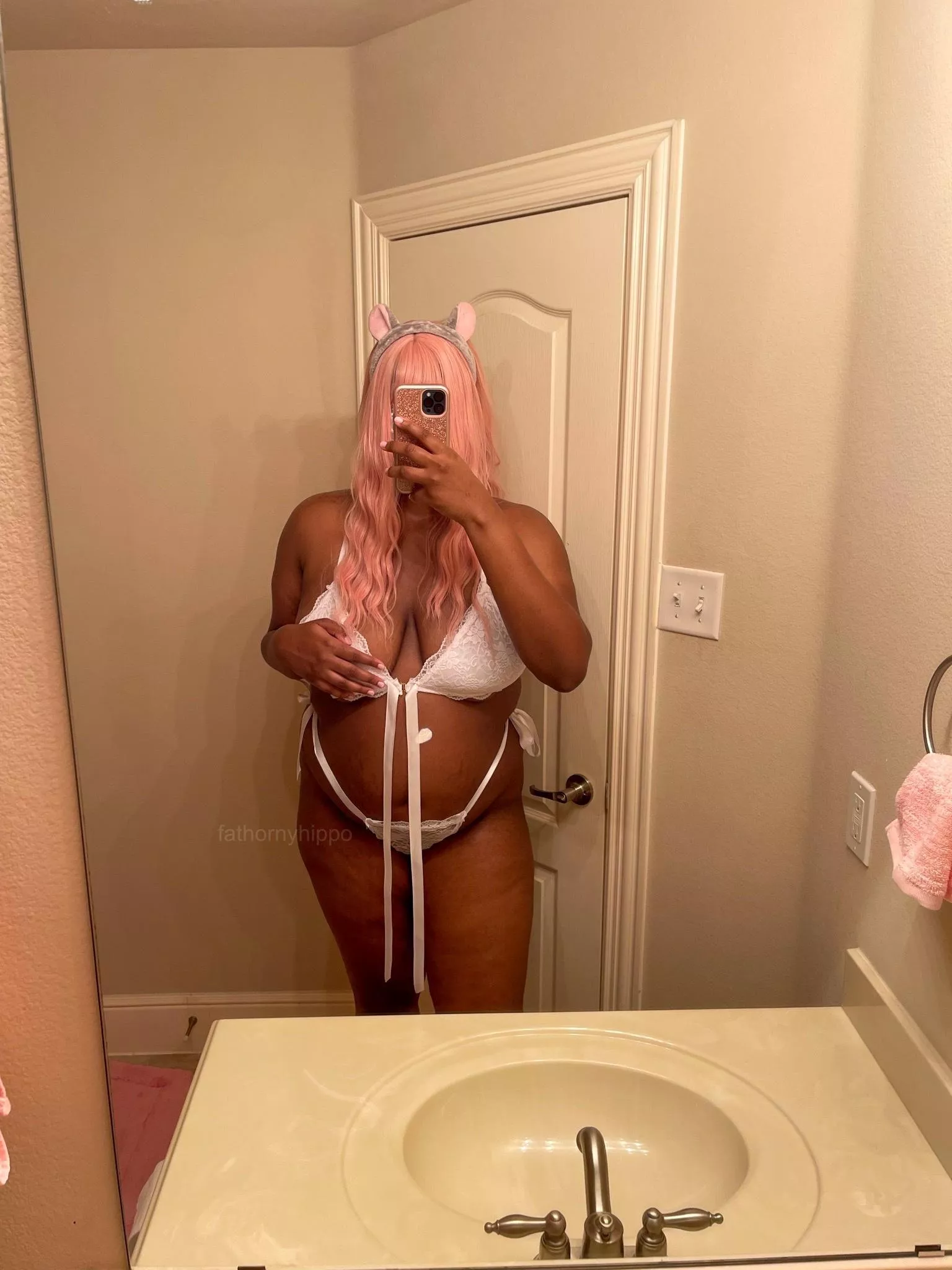 I hope you like dark girls in light lingerie! 🤍