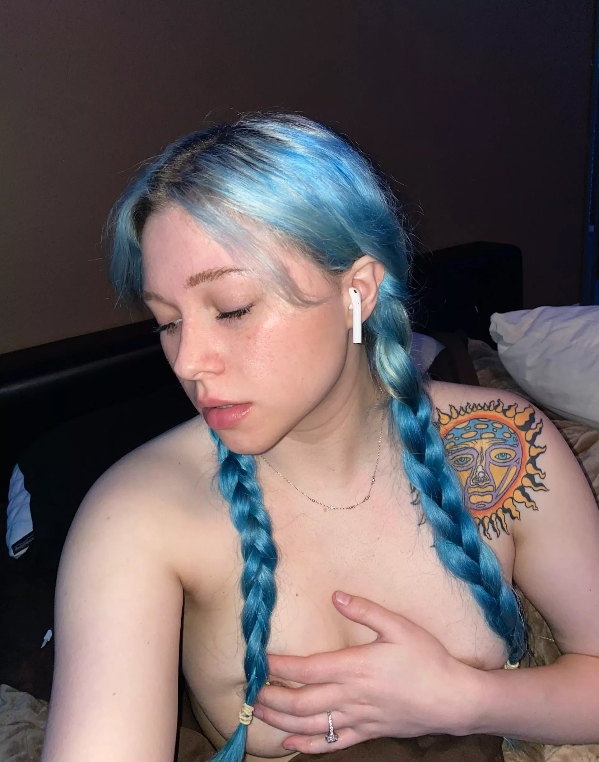 I impulsively dyed my hair tonight & I hate it so I’m seeking attention to make me feel better😭 I impulsively dyed my hair tonight & I hate it so I’m seeking attention to make me feel better😭