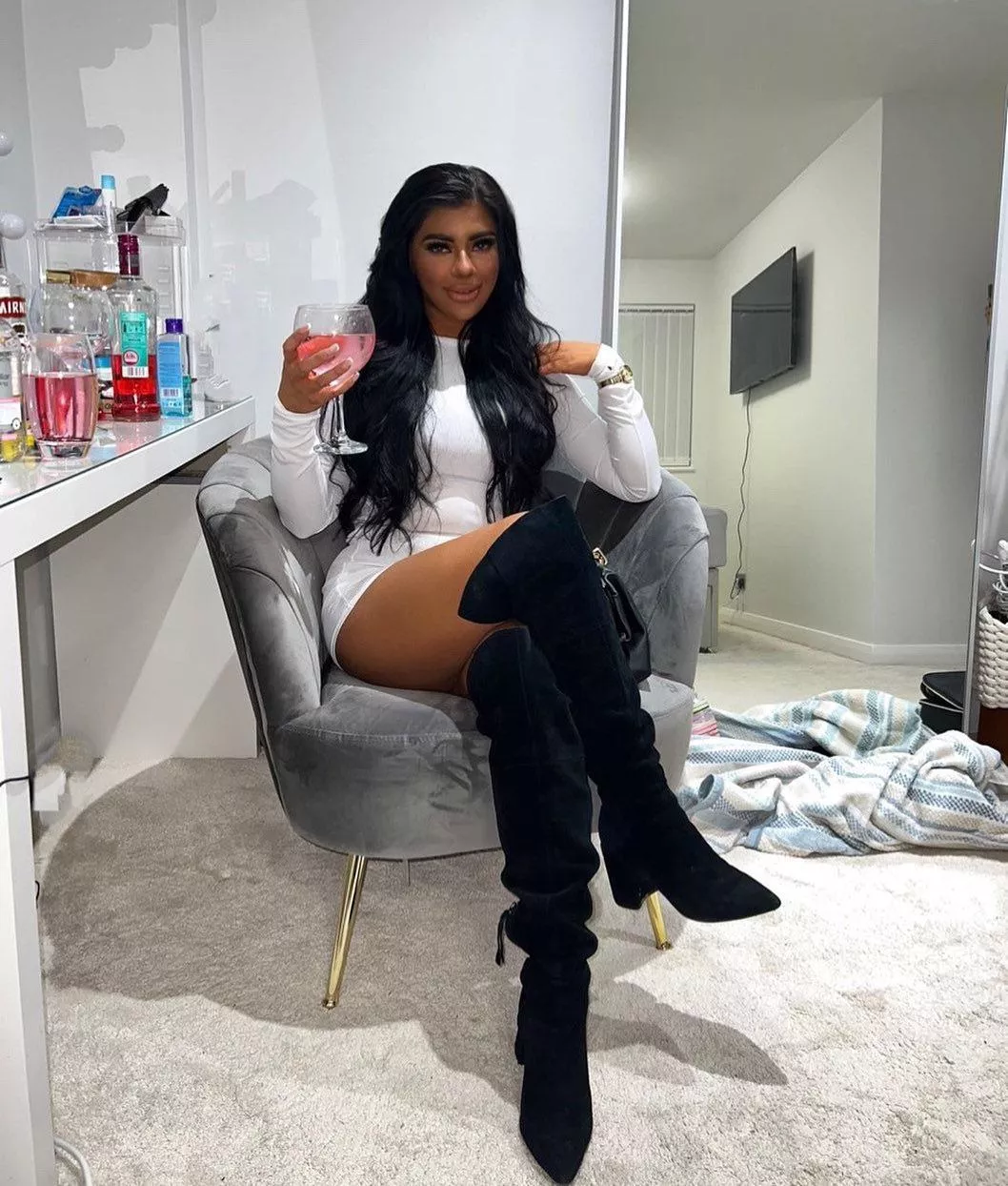 I just cannot resist a girl in boots.