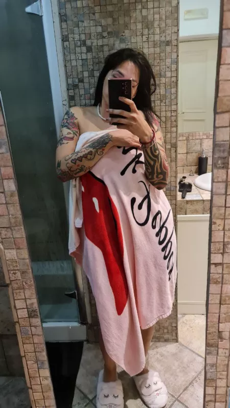 I just finsh to take a bath, this is my first post here💋💋